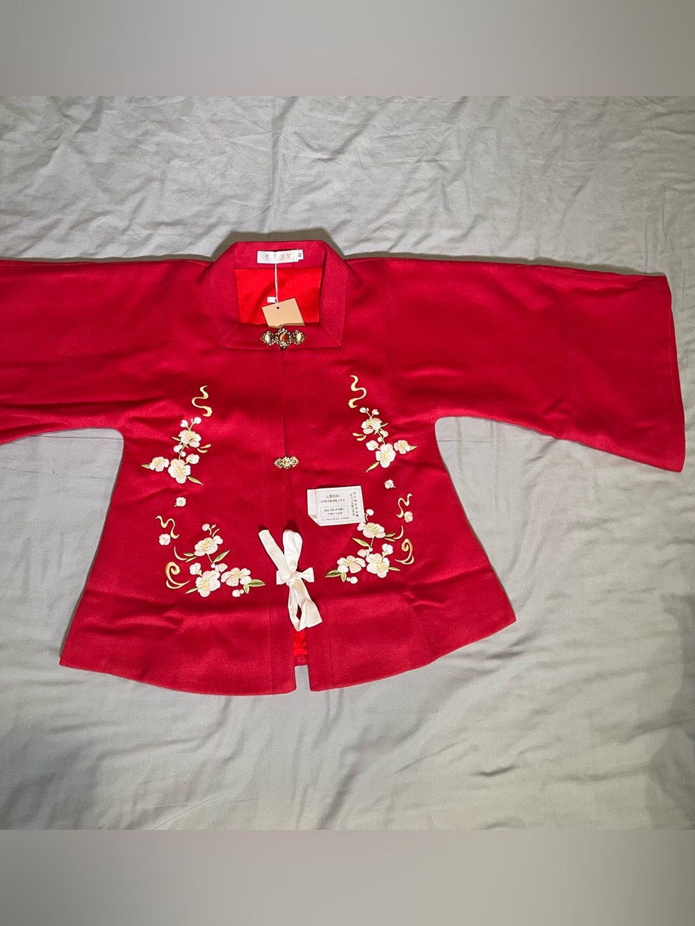 Red embroidered Ming dynasty Chinese hanfu pi ao